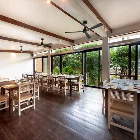 L'Osteria Luxe Beachfront B&B General Luna  Exterior photo