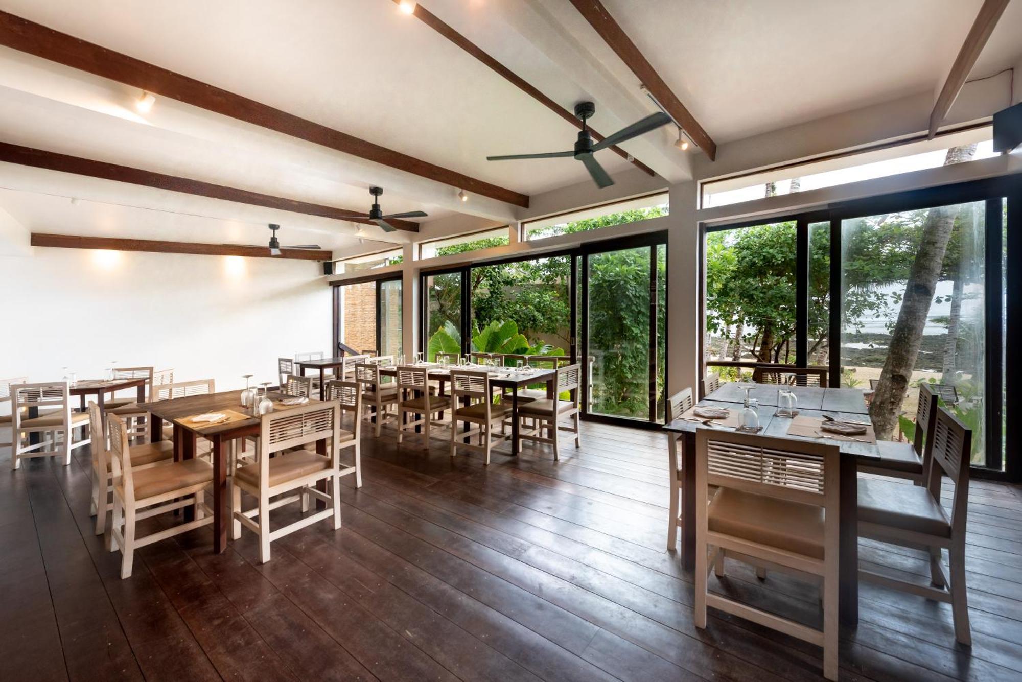 L'Osteria Luxe Beachfront B&B General Luna  Exterior photo